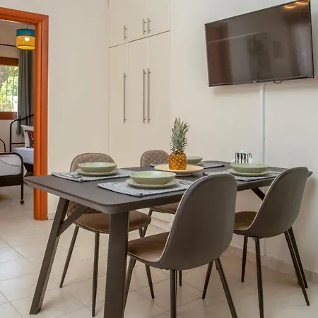 Gem With 2 Bdrms, Apartment