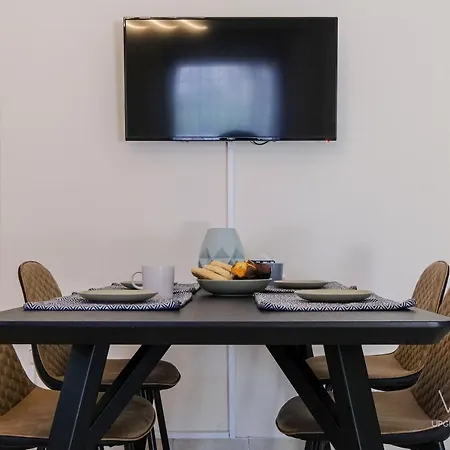 Apartment Gem With 2 Bdrms,